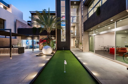 South Scottsdale House | The George – Exclusive micro-hotel in Old Town Scottsdale w/TrackMan Golf Simulator