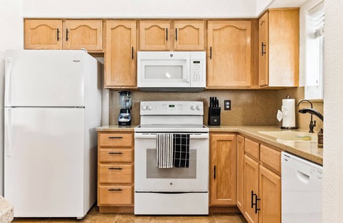Sunridge Estates House | The Golden Oasis : Pool & Game Room 4BDRM 3BATH 12BED