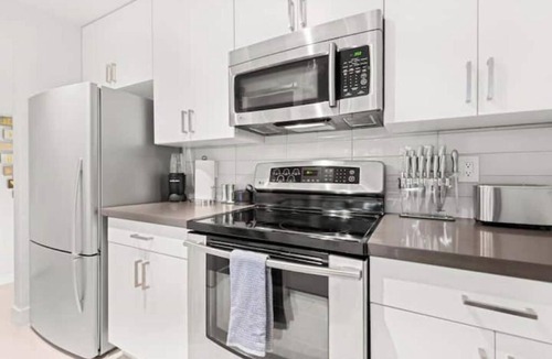 Chandler House | ~The Hidden Gem~ King Bed and Hot Tub!