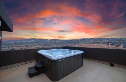 Big Water House | The Highlander - Luxe Hot Tub Firepit Views