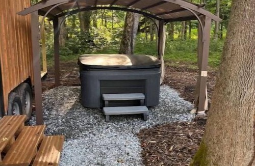 Winston - Salem Cabin | The Hot Tub Hideaway