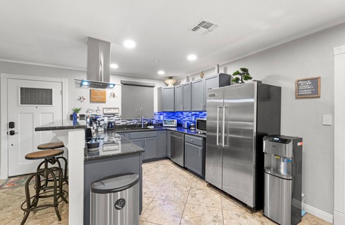 South Mountain Acres House | ~The Hummingbird House~ Sauna, Two King Beds, Mountain Views!
