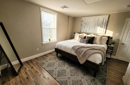 Wilmington Apartment | The loft at Park Place - 3rd floor walk up King and Queen beds fast WIFI and free coffee