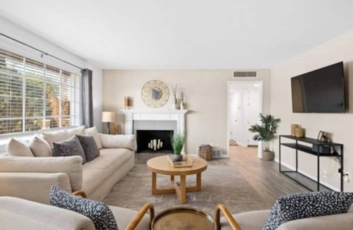 Broadmoor-Broadway House | The Manchester - close to GEM Show! Spacious 4-bedroom house w/game room