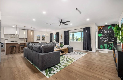 Village Grove House | The Palmera/Luxury Remodel/Heated Pool/Sleeps 14