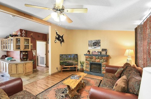 Parks House | The Ponderosa Scenic Forest Views Fire Pit BBQ Pet-Friendly Now with Wi-Fi
