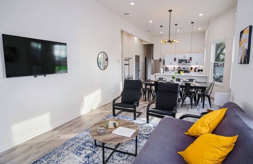 Eastside Promise Neighborhood House | The Pristine Residence - A Feliz Stays Home