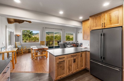 Livingston House | The Riverhouse on the Yellowstone - Cozy riverside home with hot tub!