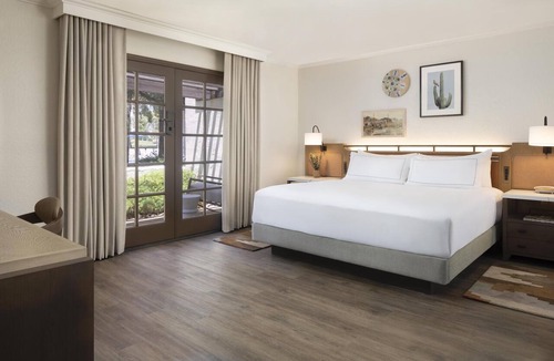 South Scottsdale Resort | The Scottsdale Resort and Spa, Curio Collection by Hilton