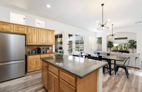 Cooper Commons House | The Thirsty Cactus: Spacious Oasis Pool & Spa