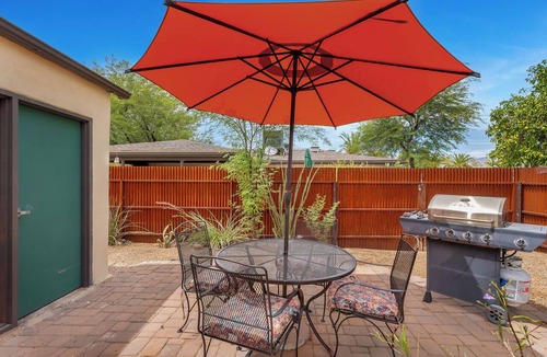 Peter Howell Apartment | The Tucsonan Style Casita - FULLY FENCED AND PET FRIENDLY!