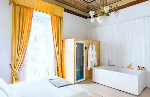 Quartieri Spagnoli Apartment | Themis Toledo - Private Spa Apartment