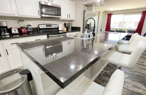 Dietz House | TheSaguaroSanctuary:FREE*HeatedPool,5BD,3BA,Pool Table,Grill,6 TV's,AC,CottonBedding,Remodeled