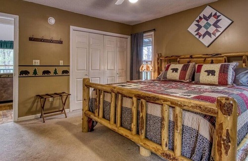 Chalet Village Ski Chalet | This chalet is a 1 bedroom(s), 1.5 bathrooms, located in Gatlinburg, TN.