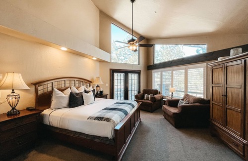 Flagstaff Cabin | Timberloft Luxury Lodge, HOT TUB , GOLF COURSE views, secluded & private
