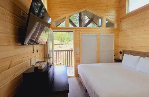 Page Cabin | Tiny Home King Room #10A