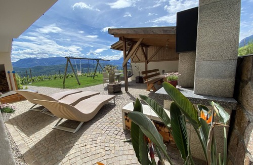 Caldaro Sulla Strada del Vino Apartment | Tip . Dream apartment with a unique lake view and pool WiFi