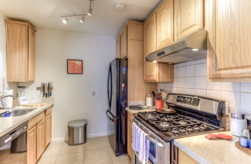 Blenman-Elm House | Tohono O'odham House: historic adobe close to UAZ with fire pit and more!