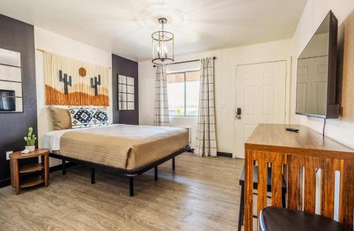 Tolleson Apartment | Tolleson Studio Pool & Gym Access for 2
