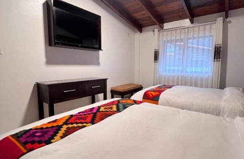 Ollantaytambo Bed & Breakfast | Touristic Lodging - Kantu Inn - Triple Room with view 2