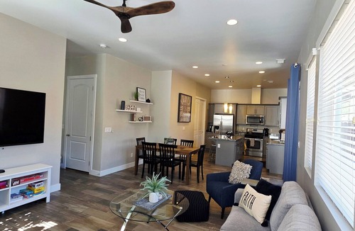 Flagstaff House | Townhome in the Pines-Quiet Cul-de-sac-A/C-W&D-Fireplace-Close to NAU & Trails