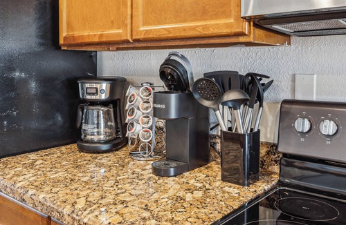 Village Grove House | Tranquil 4-MOD Lux Old Town: 4BR Modern Luxe Amenities