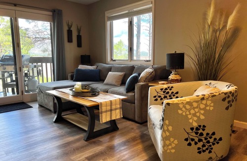 Flagstaff Condo | Tranquil Retreat In the Pines w/Mountain Views! Updated 1 Bed 1 Bath