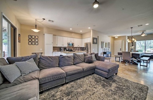 North Scottsdale House | Tranquil retreat, pool, billiards, putting green