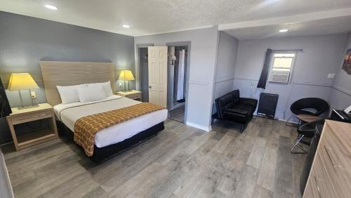 Flagstaff Hotel | Travelers Inn