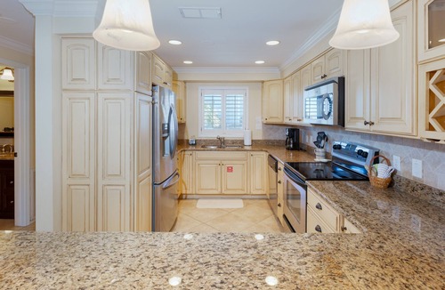 Holiday Isle Condo | Tropical Oasis and private beach on the exclusive Holiday Isle in Destin, FL