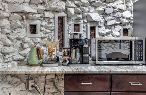 Tucson House | Tucson Bottle House - An Artsy and Unique 3 Bdrm house - New Listing Discounts
