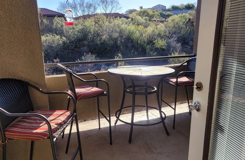 Tucson Condo | Tucson flair in this 2nd floor-serene patio -close to main pool- exercise rm