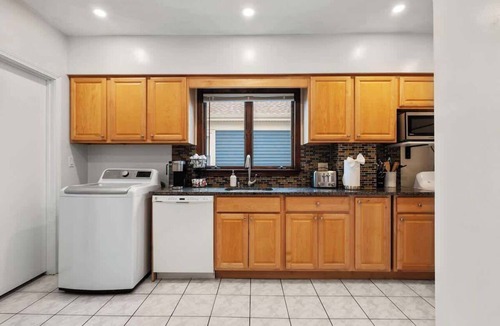 South Medford Condo | Tufts 3 Bed + Central AC & Parking