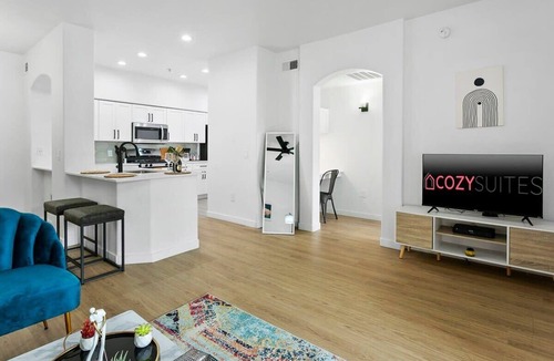 Glendale Sports and Entertainment District Apartment | TWO CozySuites Glendale by the stadium with pool! 4 & 18