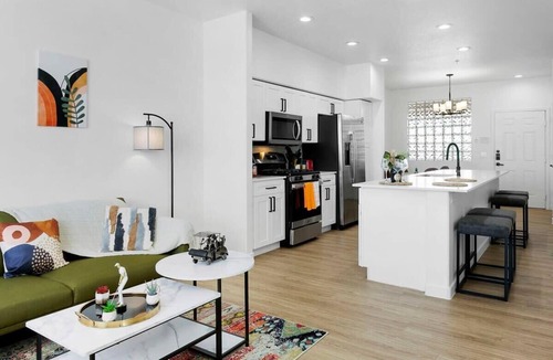 Glendale Sports and Entertainment District Apartment | TWO Glendale CozySuites with Pool & Jacuzzi 02&09