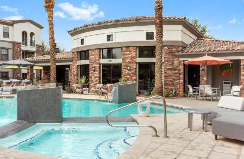 Glendale Sports and Entertainment District Apartment | TWO Glendale CozySuites with Pool & Jacuzzi 02&09