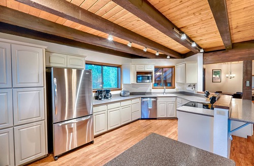 Swiss Manor House | Ultimate Group Gathering - 6bd 5bth in Flagstaff on National Forest