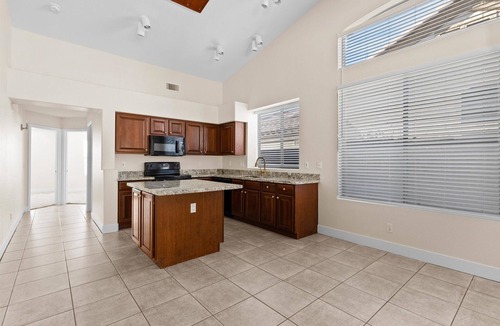 Entrada House | Unfurnished home in family-friendly North Phoenix! 3 Bed + Den, 2 Bath