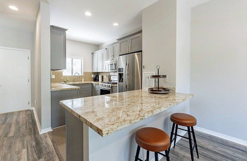 Alhambra House | Unique 3 Story, 3 En-suite, Garage & Rooftop deck