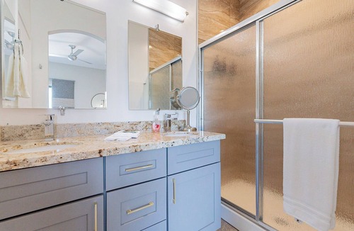 Alhambra House | Unique 3 Story, 3 En-suite, Garage & Rooftop deck