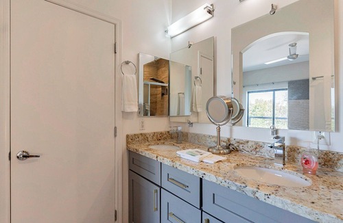 Alhambra House | Unique 3 Story, 3 En-suite, Garage & Rooftop deck