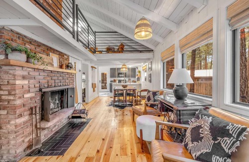 Pinetop House | Unique Cabin with Fire Pit about 1 Mi to Lakes!