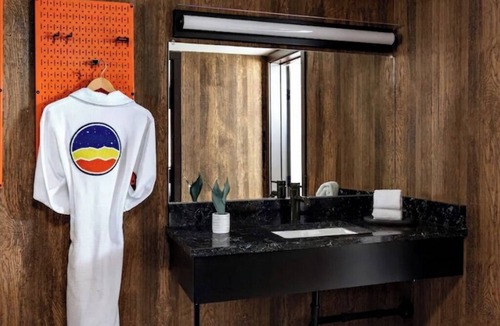 Flagstaff Hotel | Unwind After Your Adventures | Outdoor Heated Pool & Pets Allowed + Free Parking