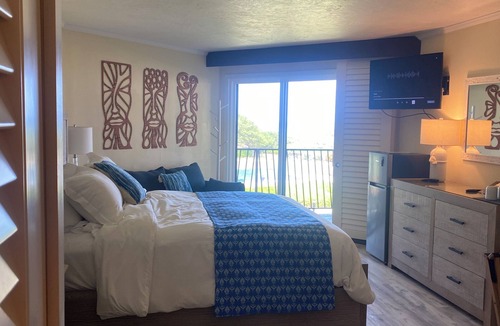 Hanamaulu Condo | UPDATED 3RD FLOOR UNIT, OCEAN VIEW FROM YOUR BED, OUTRIGGER BEACHFRONT RESORT