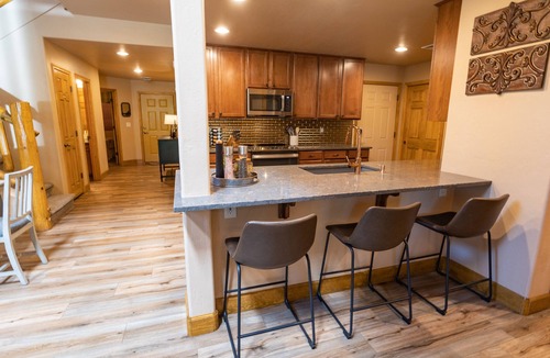Pinetop Cabin | Updated 5 bedroom home in gated community of Pinetop Crossings! Pet Friendly!