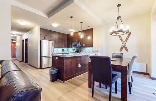 Mammoth Lakes Condo | Updated & Modern, on Sierra Star Golf Course. BBQ, Laundry, Quiet Location