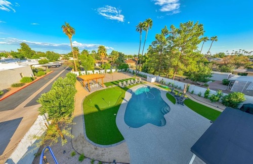South Scottsdale Villa | Upscale Oasis | Pool, Putting Green, Volley Court & Open Yard