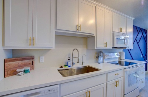Camelback East Apartment | Uptown 1 bedroom with pool
