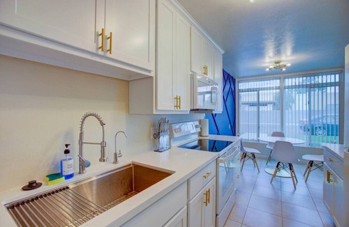 Camelback East Apartment | Uptown 1 bedroom with pool