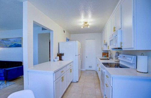 Camelback East Apartment | Uptown 1 bedroom with pool